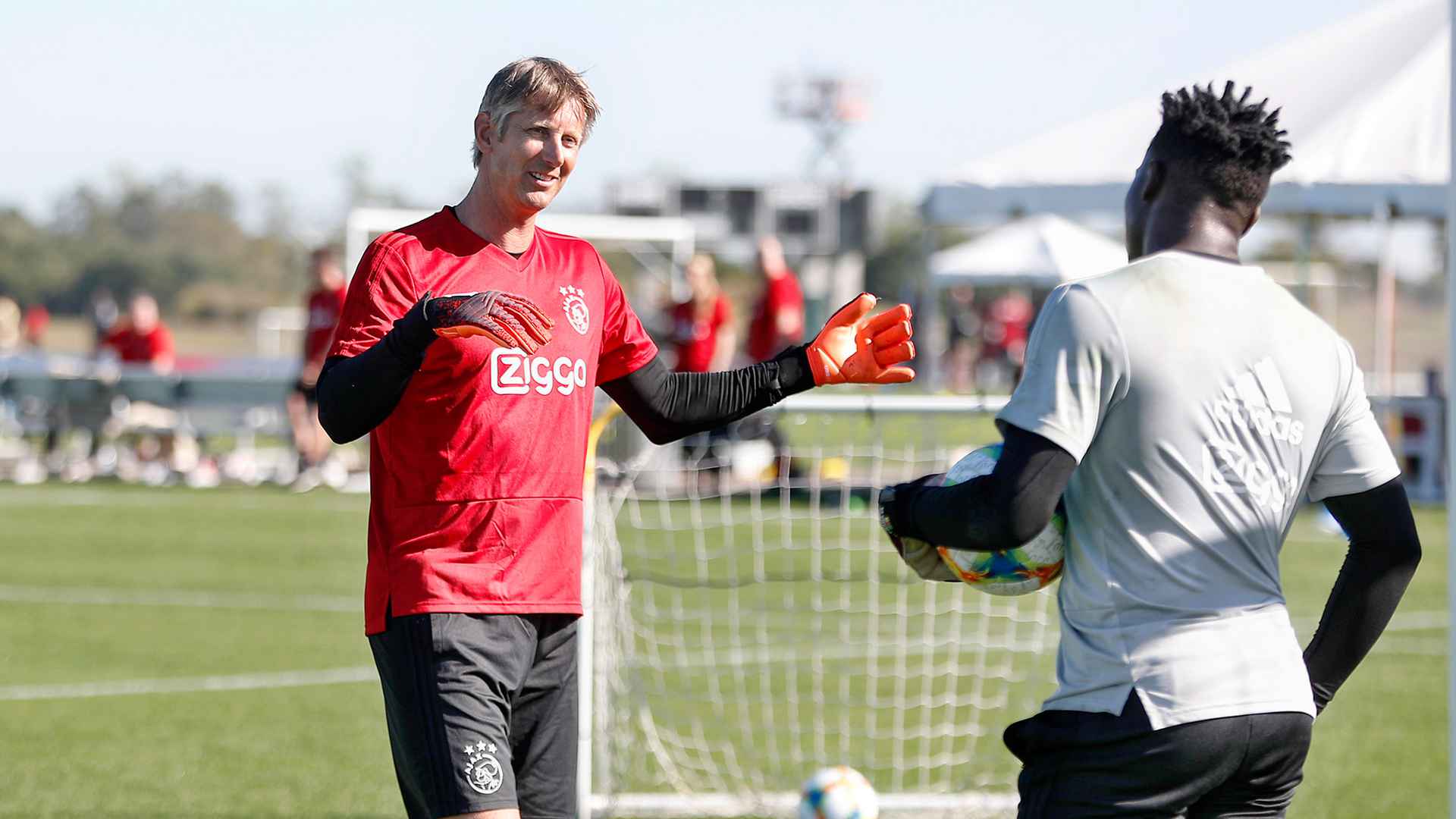 Tương lai Andre Onana tại Manchester United: Van der Sar lên tiếng bảo vệ, Quỷ đỏ vẫn cân nhắc thay thế