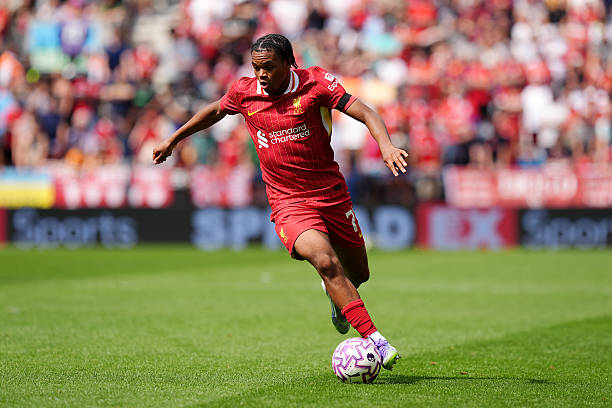 Rio Ngumoha: Thần đồng 16 tuổi có thể tỏa sáng rực rỡ tại Anfield?